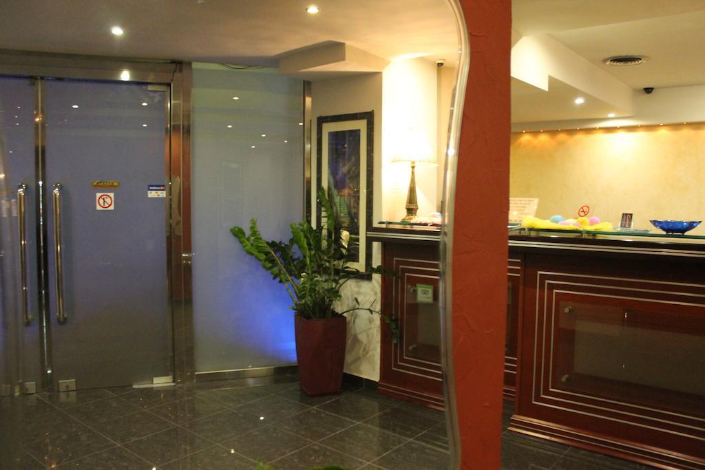Carol Hotel Piraeus Exterior photo